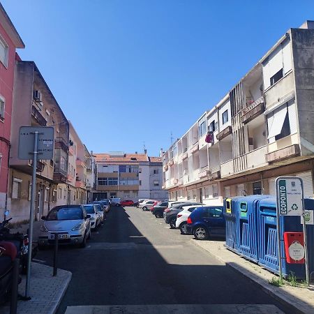 Lisbon Traditional T2 With Balcony In Damaia, Lisbon Amadora Exterior photo