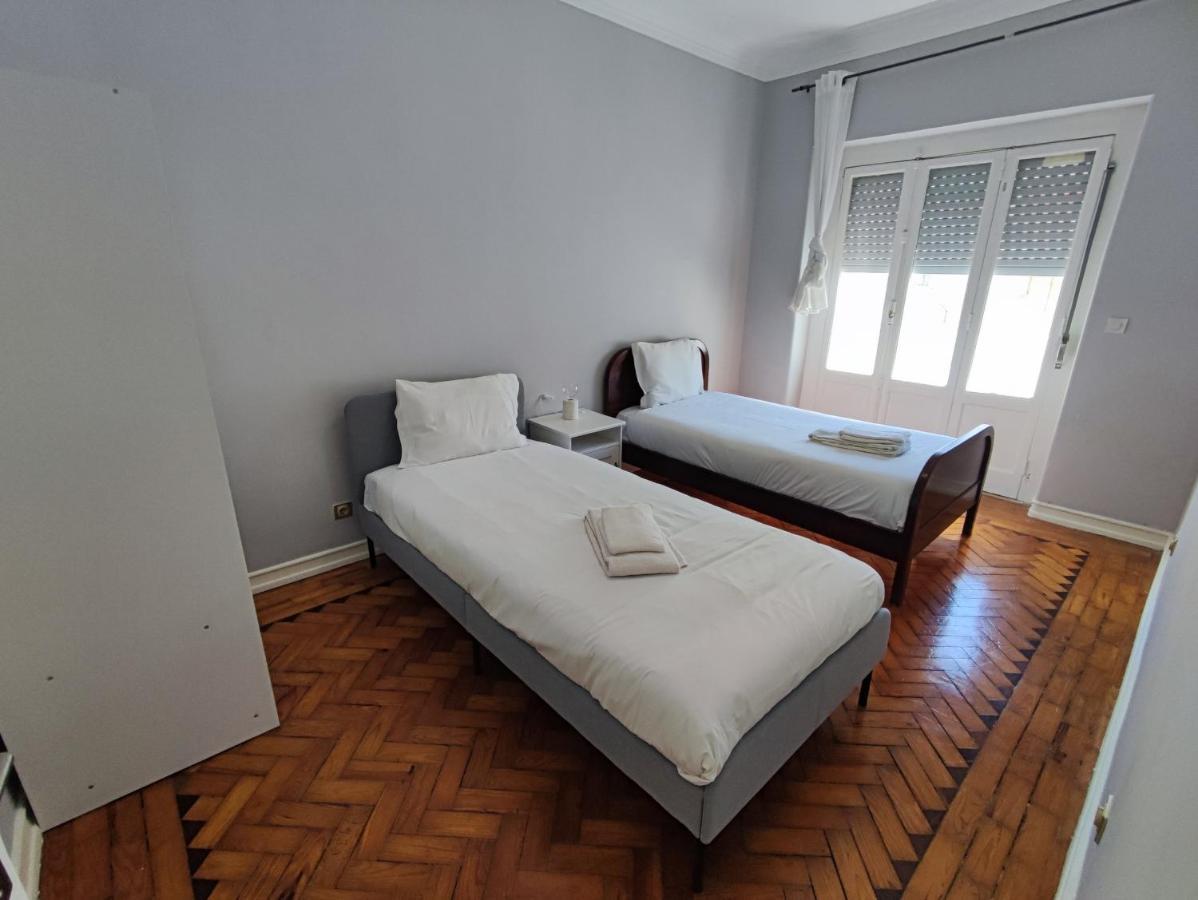 Lisbon Traditional T2 With Balcony In Damaia, Lisbon Amadora Exterior photo